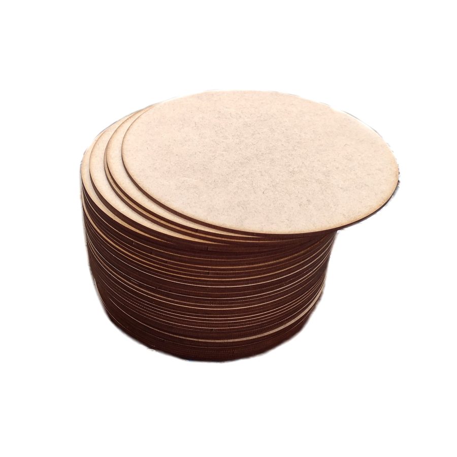 Pilha de discos de MDF cru cortados a laser